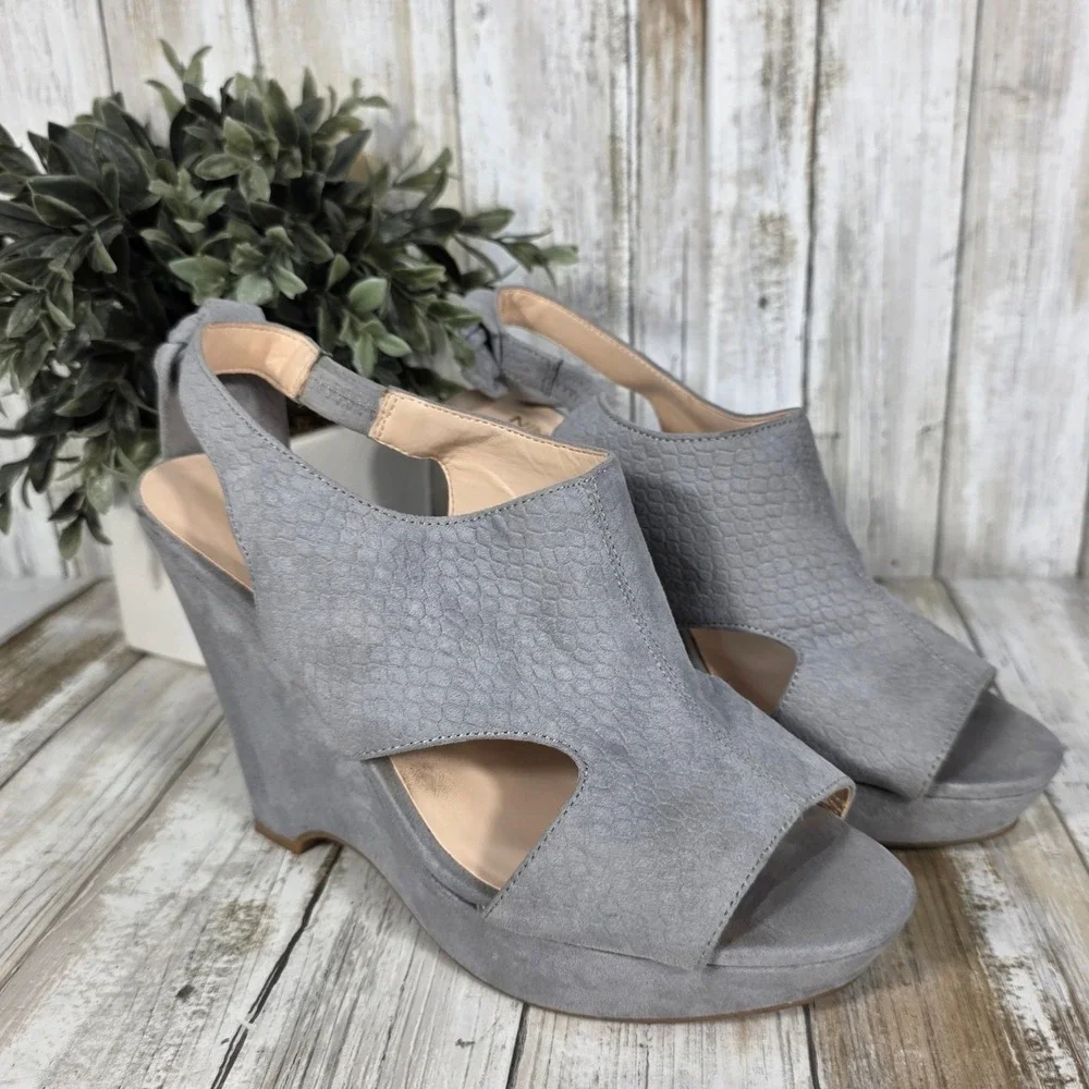 Nine West McCollum Wedge Sandal Blue Gray Faux Suede Peep Platform Slingback 8.5